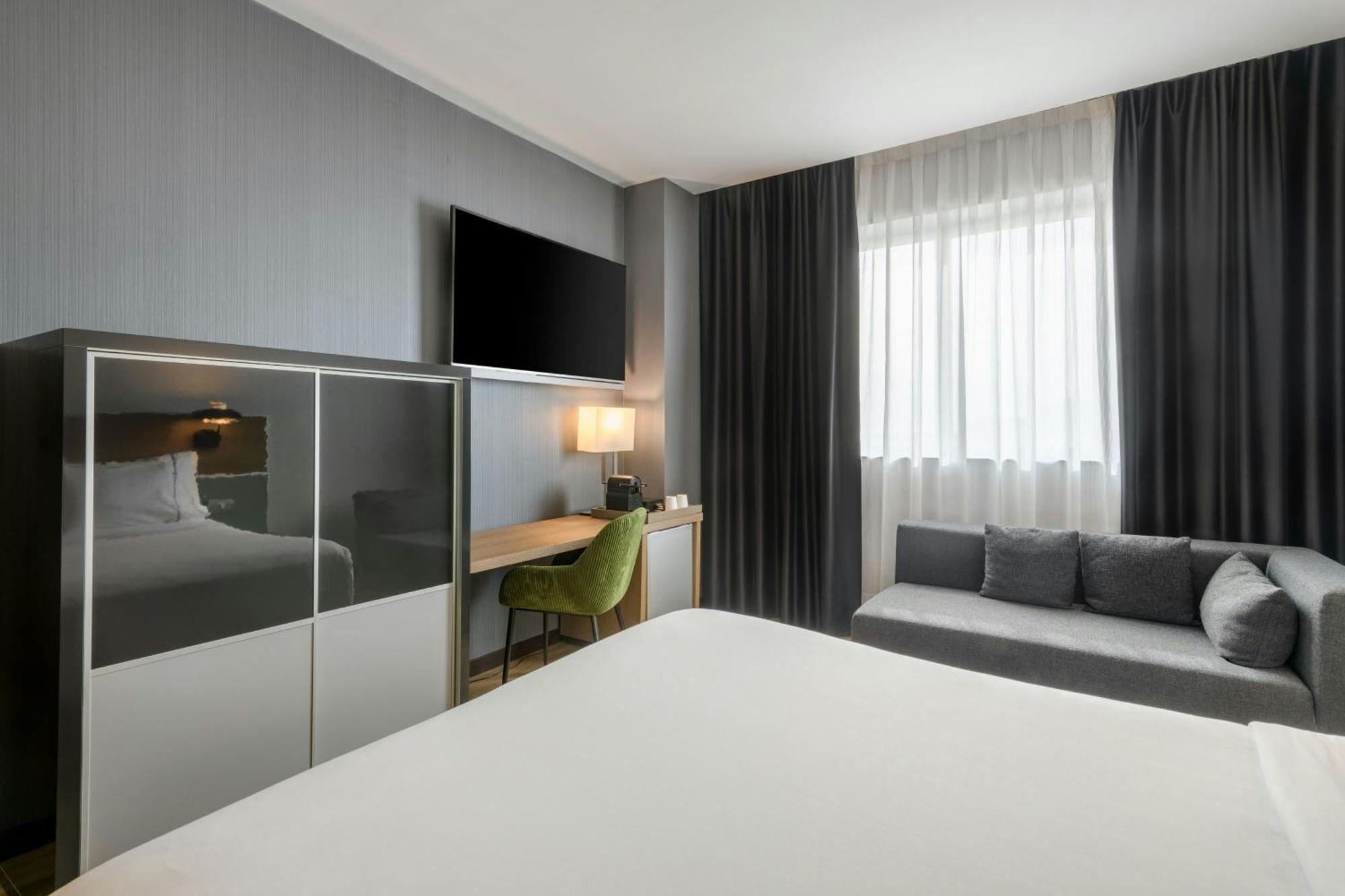 Ac Hotel Madrid Feria By Marriott Exterior photo
